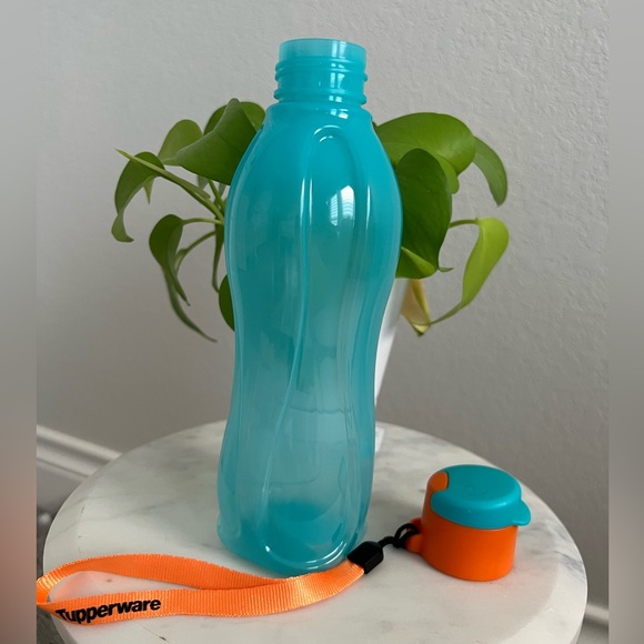 Tupperware water bottle - Picture 6 of 8